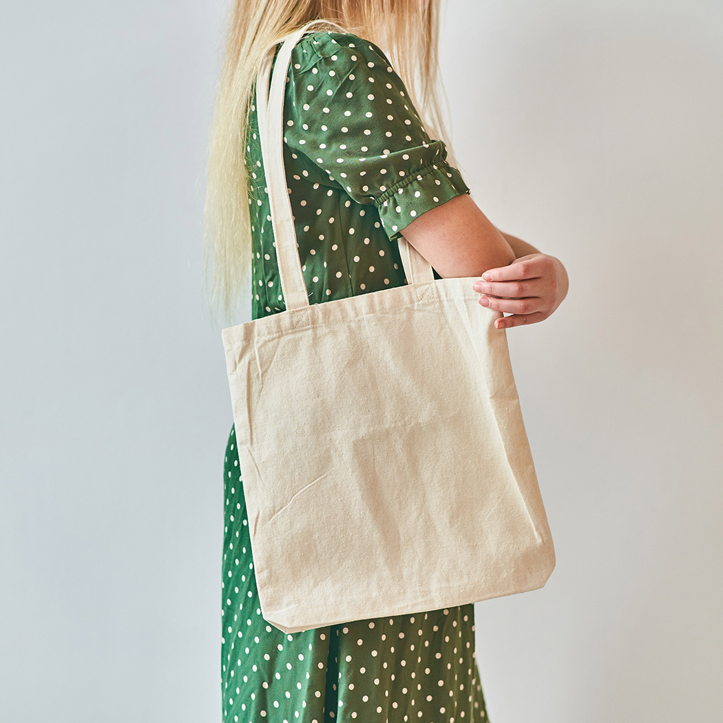 Modne torby shopper materiałowe - jakie modele są teraz na topie? Sprawdź!